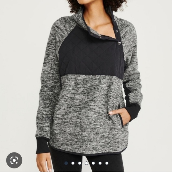 Abercrombie & Fitch sweater - Picture 4 of 4